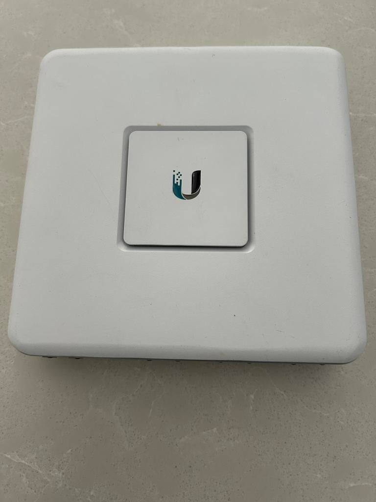 Unifi usg, Computers en Software, Ophalen of Verzenden, Zo goed als nieuw