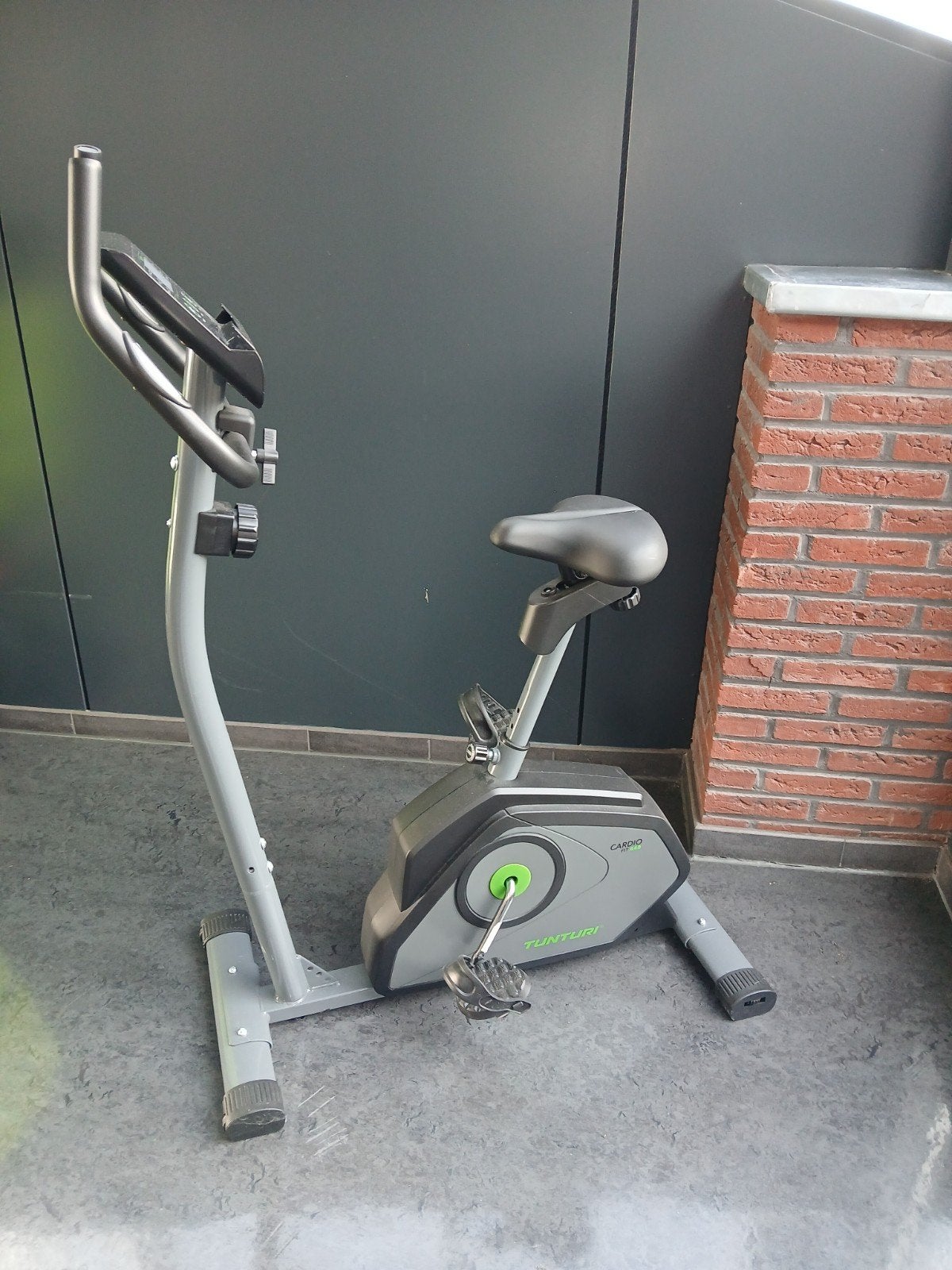 Home trainer merk tunturi 1.5 jaar oud in zeer goede staat, Sport en Fitness, Ophalen, Gebruikt, Metaal, Benen