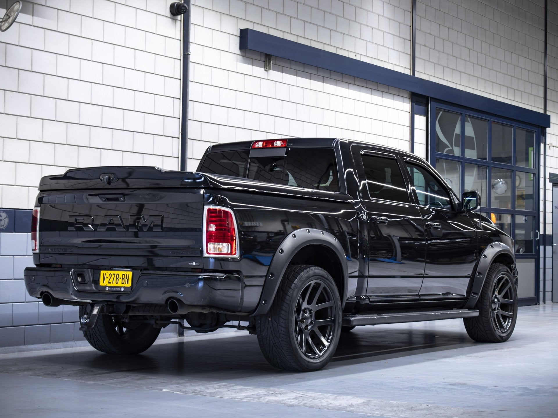 Dodge Ram 1500 Limited| Luchtvering 5.7L Hemi V8 4x4, Automaat, Gebruikt, 5654 cc, Zwart