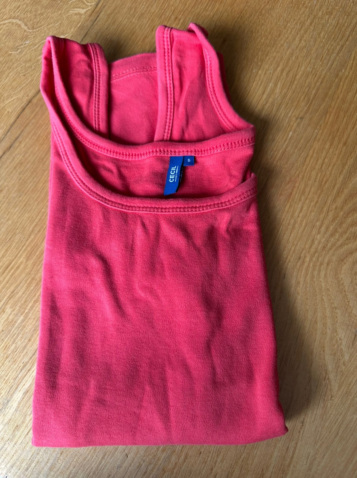 Hemdje in het rood maat S, Ophalen of Verzenden, Zo goed als nieuw, Rood, Zonder mouw