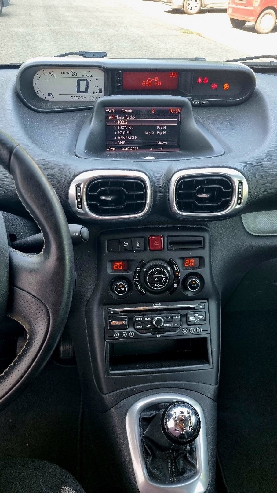 Foto 11 van Citroen C3 Picasso 1.4 VTi Aura