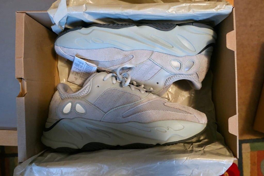 Adidas Yeezy Boost 700 Salt - Maat 44, Overige kleuren, Nieuw, Ophalen of Verzenden, Sneakers of Gympen