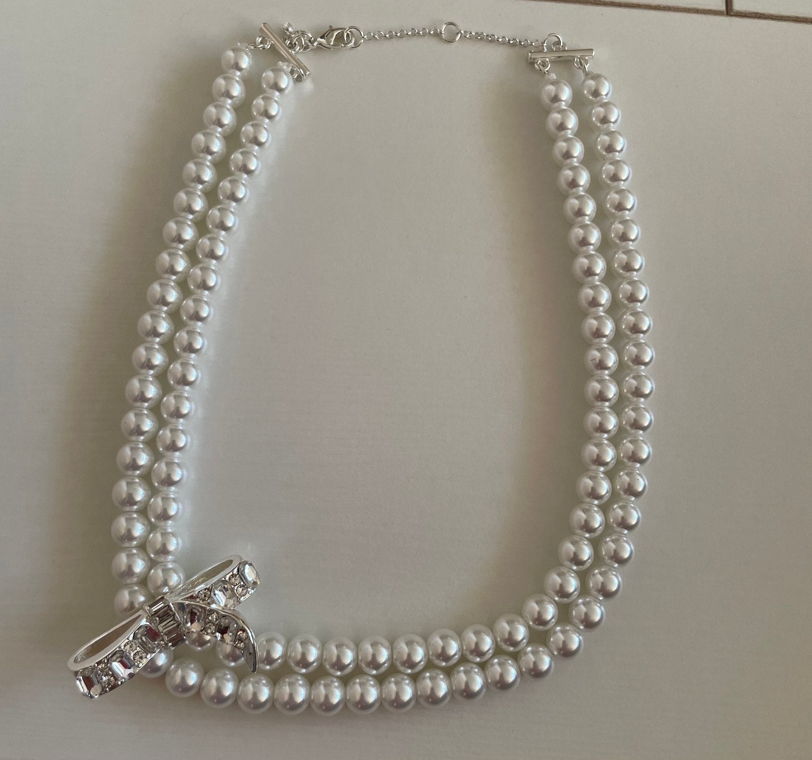 Nieuw parelketting met strik, Ophalen of Verzenden, Nieuw, Overige materialen