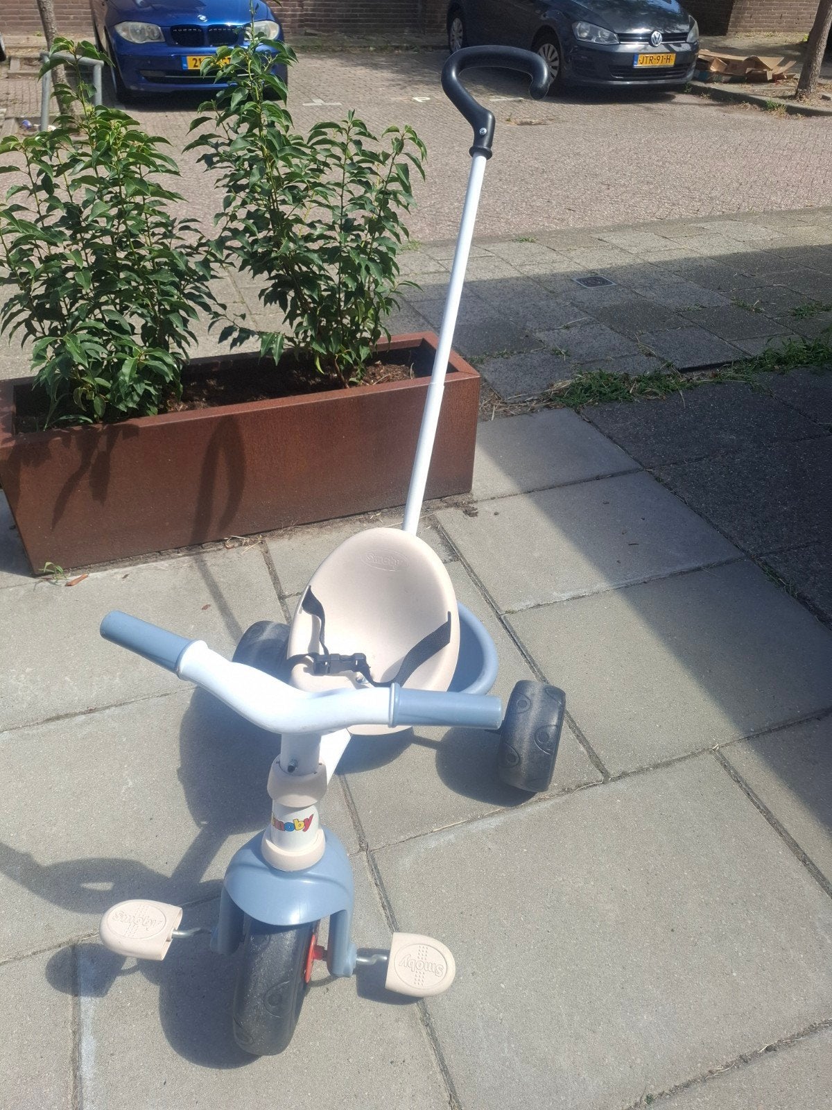 Smoby 3-wielerfiets met duwstang, Kinderen en Baby's, Speelgoed | Buiten | Voertuigen en Loopfietsen, Ophalen, Gebruikt, Trapvoertuig