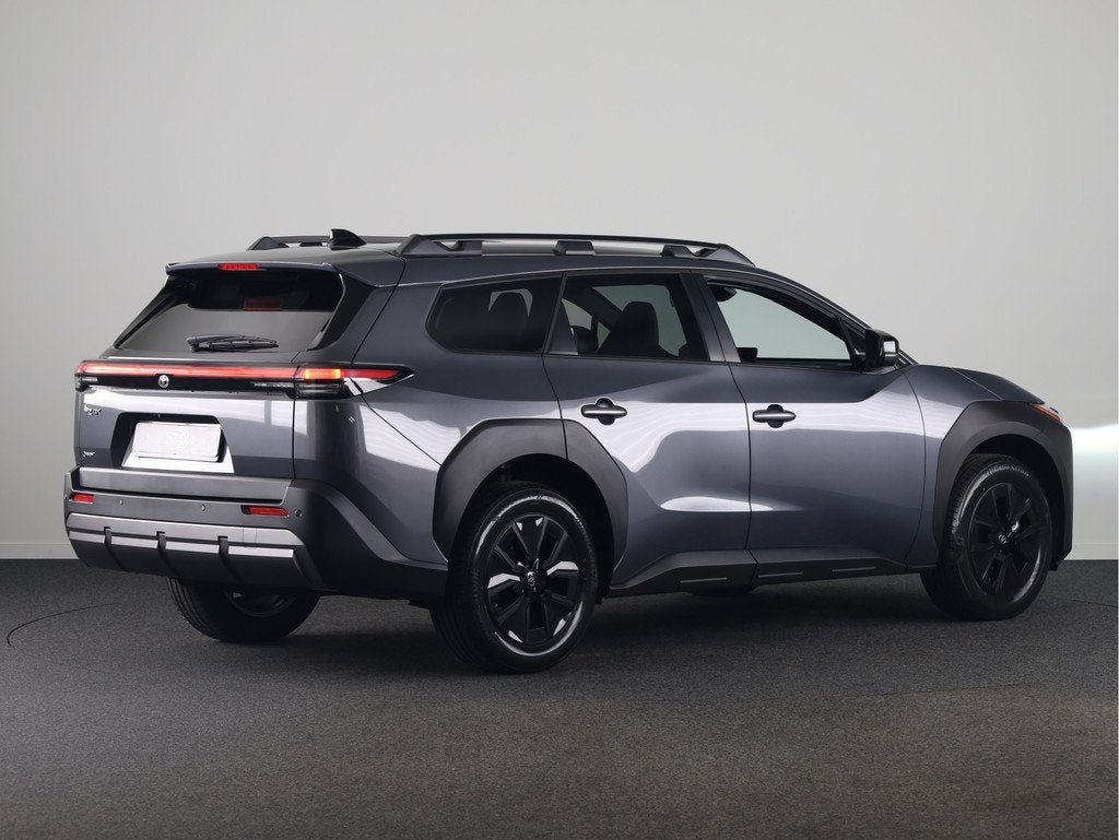 Toyota bZ4X Touring Dynamic 75 kWh *NIEUW* | Direct leverbaa, Auto's, Toyota, Zwart, 591 km, Leder en Stof, Origineel Nederlands