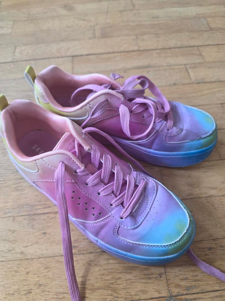 Skechers regenboog sneakers maat 35, Jongen of Meisje, Zo goed als nieuw, Skechers, Ophalen of Verzenden