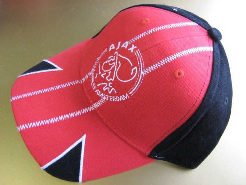 Ajax cap zwart rood stiksels - senior, Verzamelen, Ophalen of Verzenden, Nieuw, Ajax, Pet of Muts