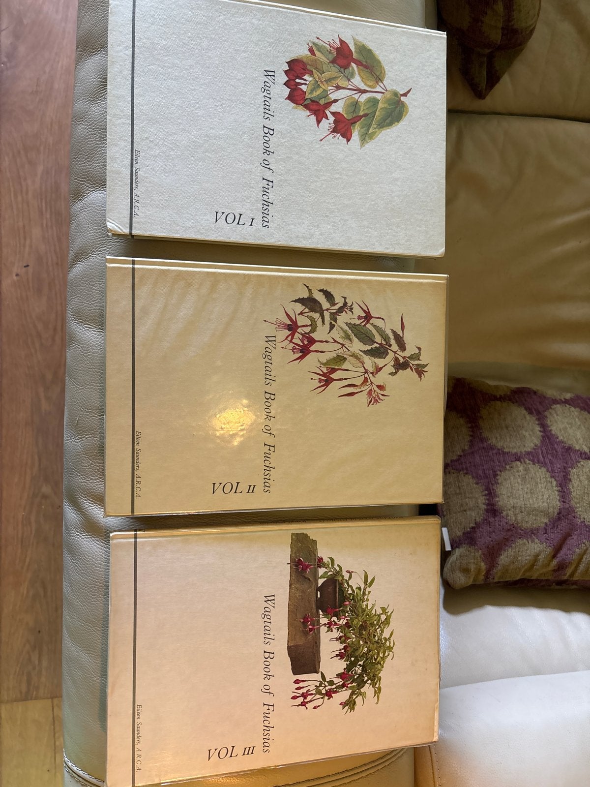 Wagtails Book of Fuchsias - Vol I, II, III (1971-1975), Boeken, Ophalen of Verzenden, Zo goed als nieuw, Bloemen, Planten en Bomen