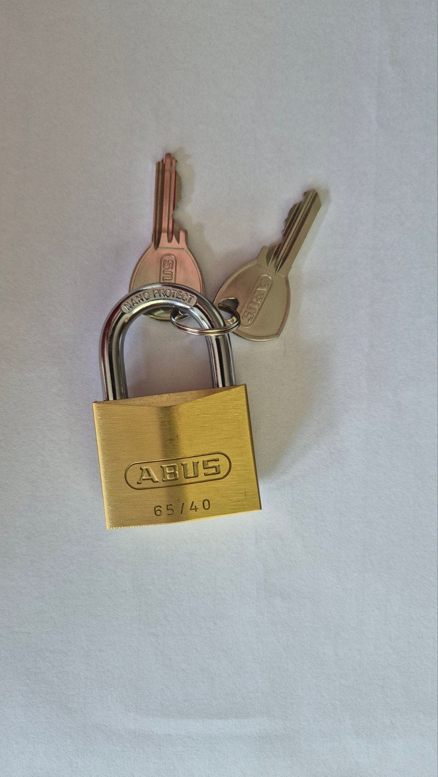 Nieuw Abus hangslot 65/40, Ophalen of Verzenden, Nieuw, Koper of Messing, Slot