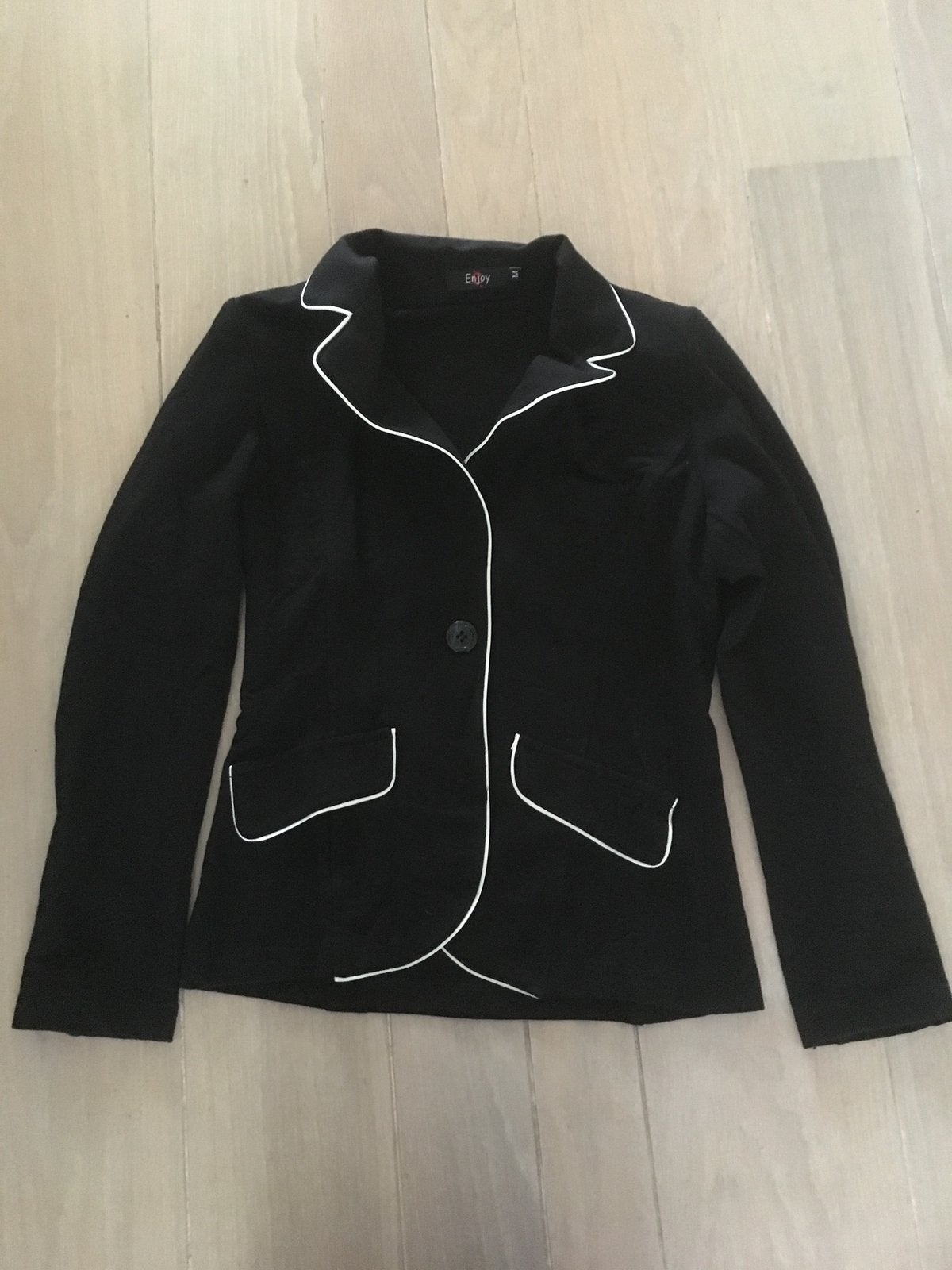Nieuwe blazer van Enjoy. Zwart met een wit randje. Maat M., Kleding | Dames, Ophalen of Verzenden, Nieuw, Zwart