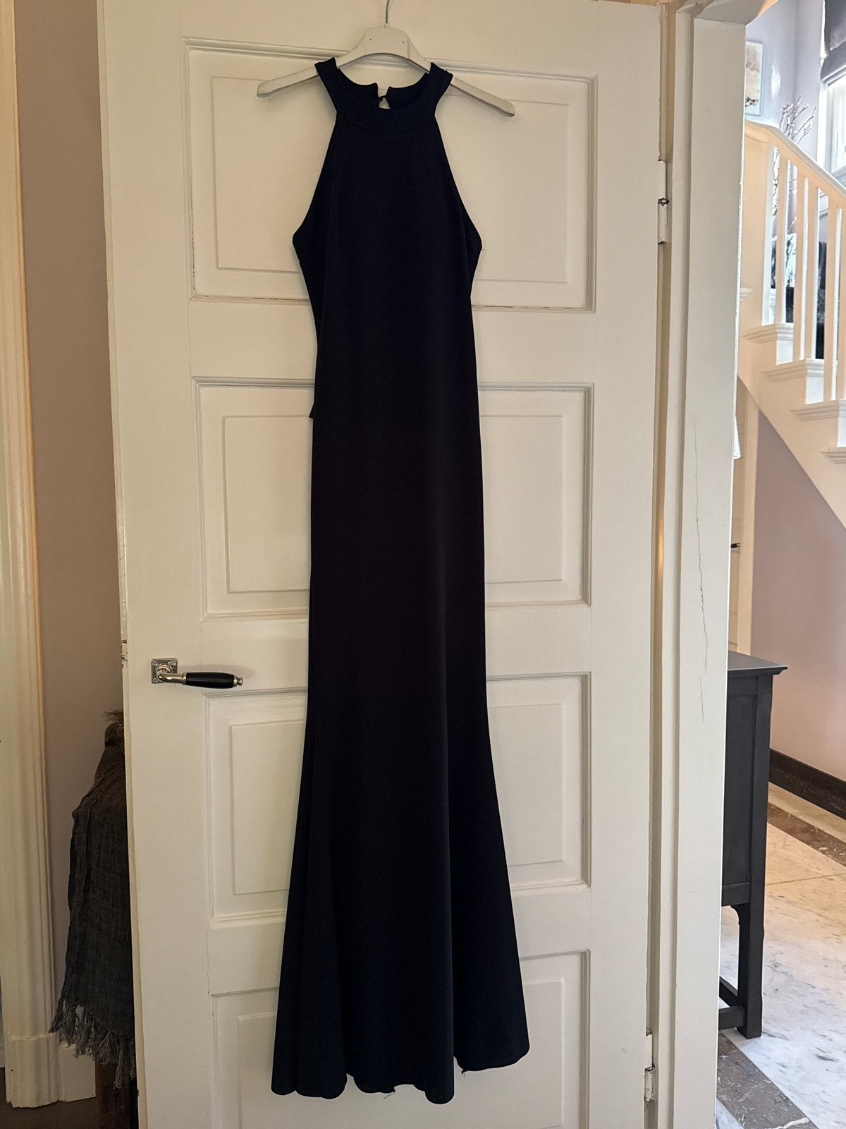 Elegante Zwarte Galajurk met Open Rug en Peplum Detail, Kleding | Dames, Jurken, Zo goed als nieuw, Maat 36 (S), Zwart, Onder de knie