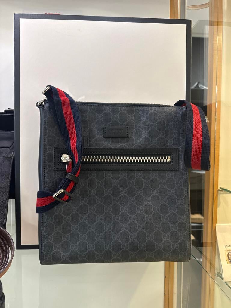 Gucci schoudertas, Sieraden, Tassen en Uiterlijk, Tassen | Schoudertassen, Overige merken, Gebruikt, Ophalen of Verzenden, Grijs