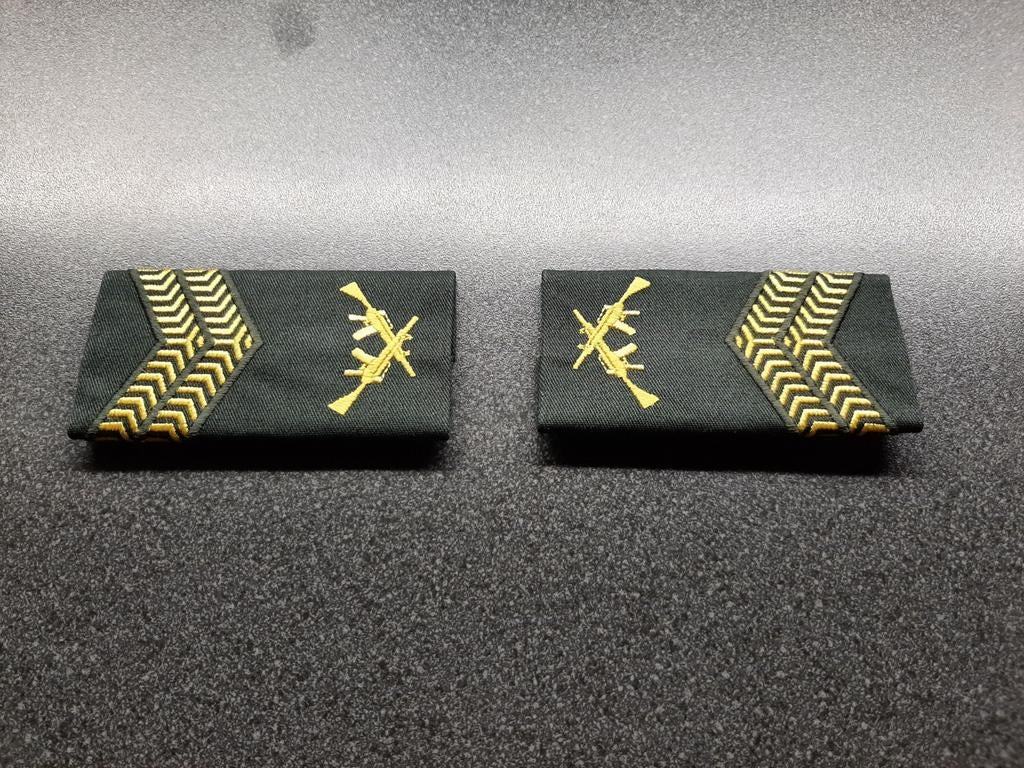 OLK  -  Opleiding Leidinggevend Korporaal  - schouder set, Ophalen of Verzenden, Landmacht, Nederland, Embleem of Badge