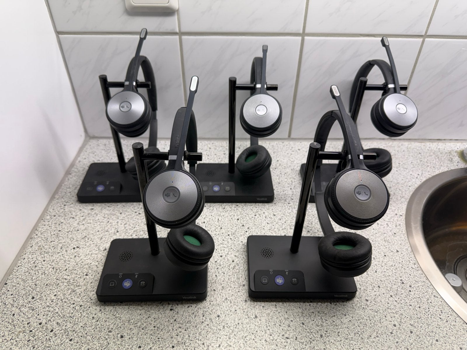 Yealink WHB620 DECT Draadloze Headset met Laadstation, Overige merken, Gebruikt, On-ear, Ophalen of Verzenden