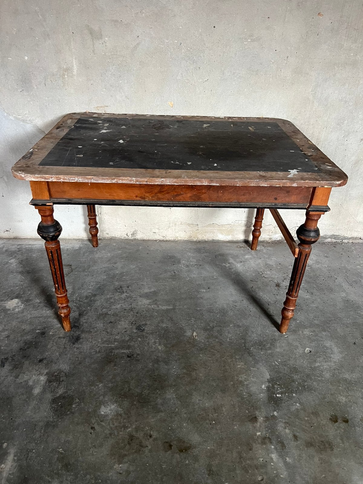 Antiek Bureau Leestafel Schrijftafel met mooi bewerkte poten, Ophalen