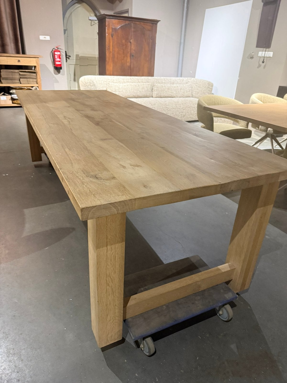 Showroommodel grote eettafel 260x100 massief eiken vergrijsd