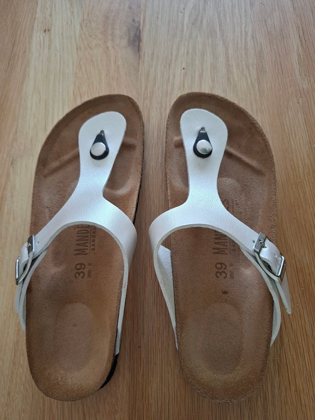 Mandel sandalen zilverkleurig maat 39 € 15,00, Overige kleuren, Nieuw, Mandel, Sandalen of Muiltjes