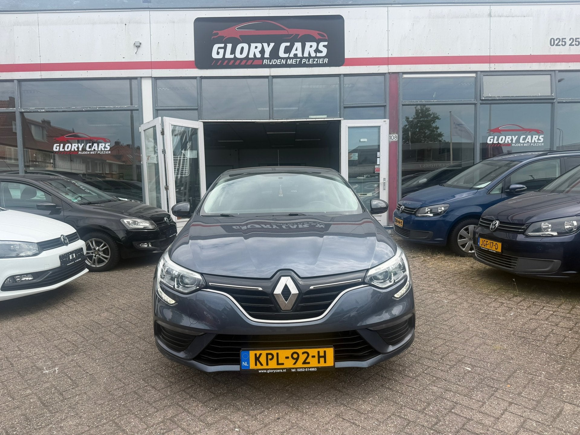 Renault MEGANE 1.2 TCe Life CRUISE-PDC-WEINIG KM, Voorwielaandrijving, Gebruikt, 4 cilinders, 1650 kg