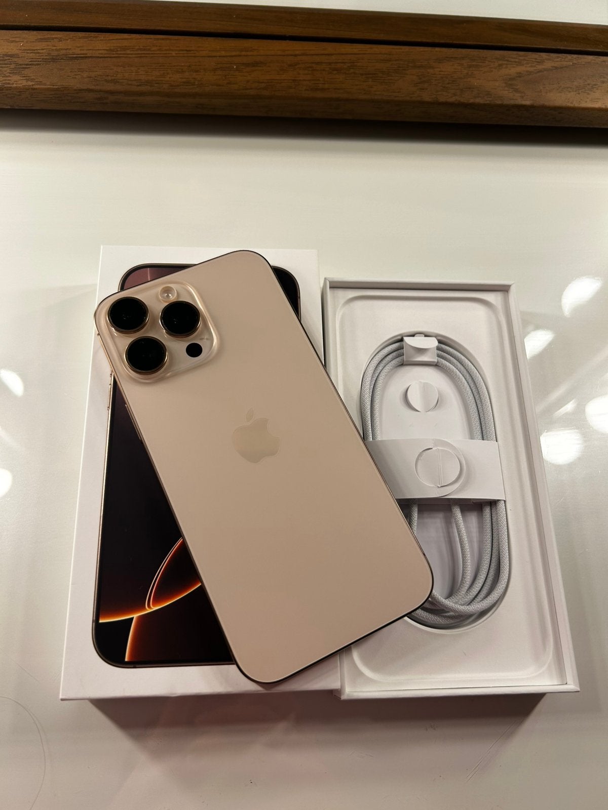 Foto 2 van Iphone 16 pro max 256 gb desert titanium