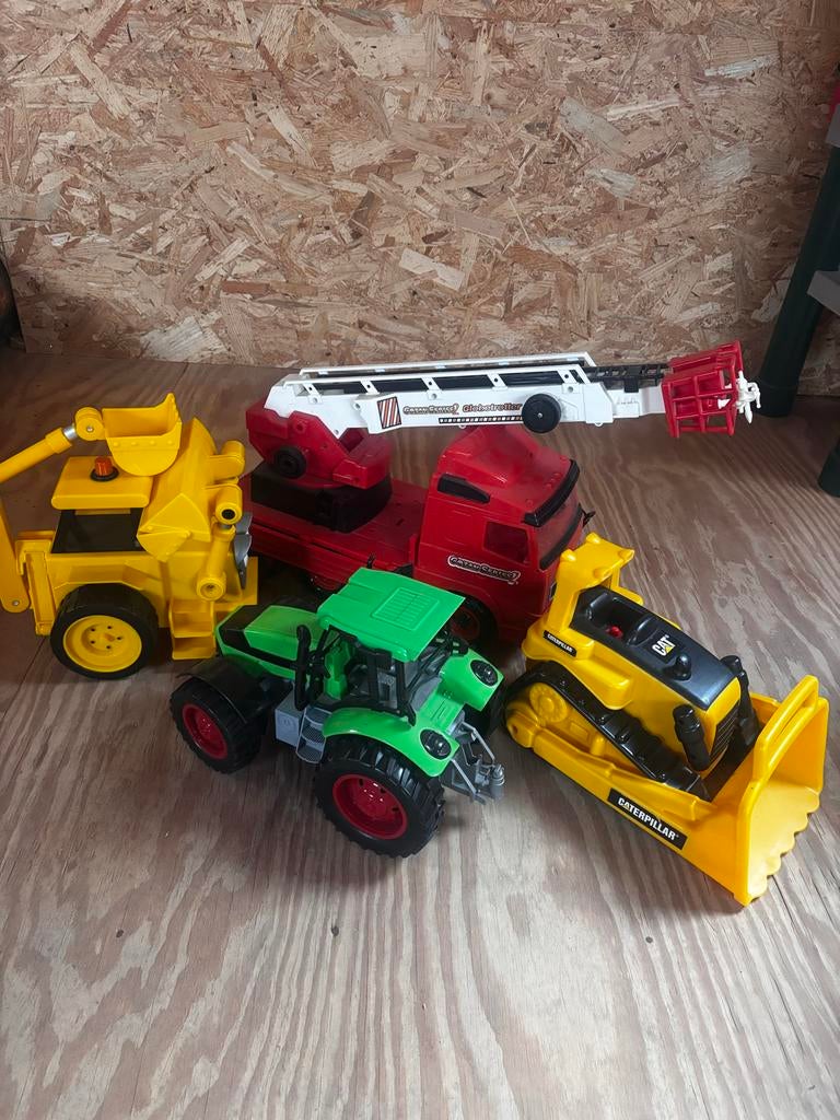 Speelgoedvoertuigen set: brandweerwagen, tractor, graafmachi, Ophalen of Verzenden, Zo goed als nieuw