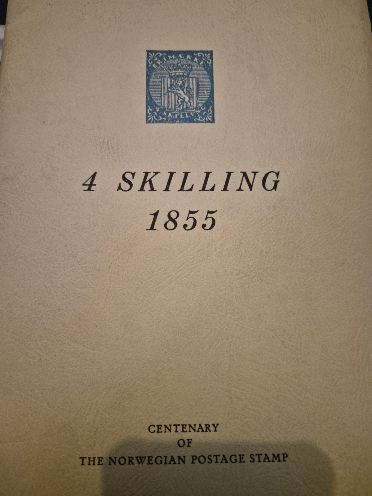 Jubileum uitgave van de 1e Noorse Postzegel 1855-1955, Ophalen of Verzenden, Gelezen, J. Jellestad, R. King-Farlow, Catalogus