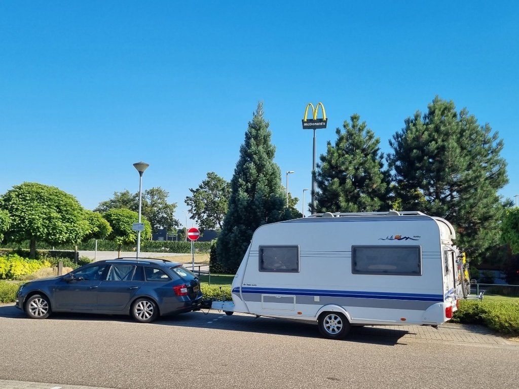 Hobby 400 De Luxe Easy, bouwjaar 2005, Caravans en Kamperen, Caravans, 2 aparte bedden, Hobby, Treinzit, 750 - 1000 kg