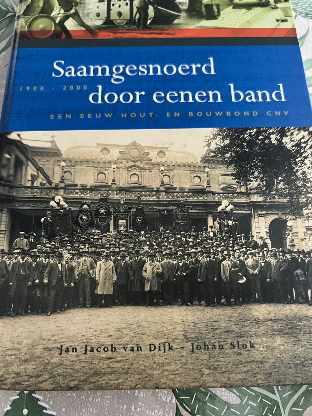 Saamgesnoerd door een band: Een eeuw Hout- en Bouwbond CNV, Ophalen of Verzenden, 20e eeuw of later, Zo goed als nieuw