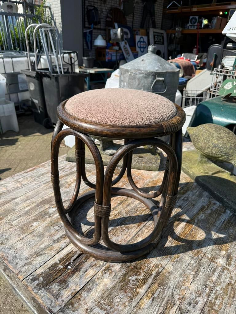 Vintage rotan kruk, Huis en Inrichting, Krukjes, Gebruikt, Ophalen of Verzenden, X, Hout