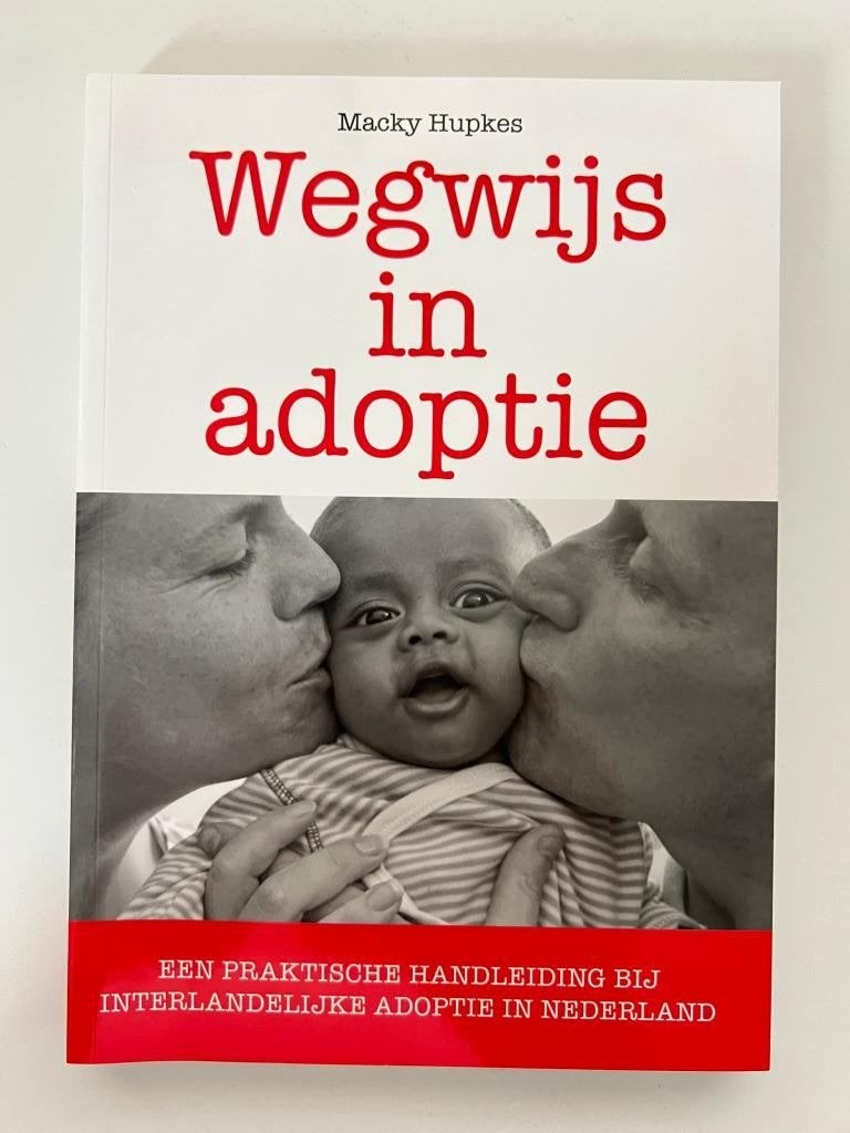 Wegwijs in adoptie - Macky Hupkes, Boeken, Ophalen of Verzenden, Gelezen, Onbekend