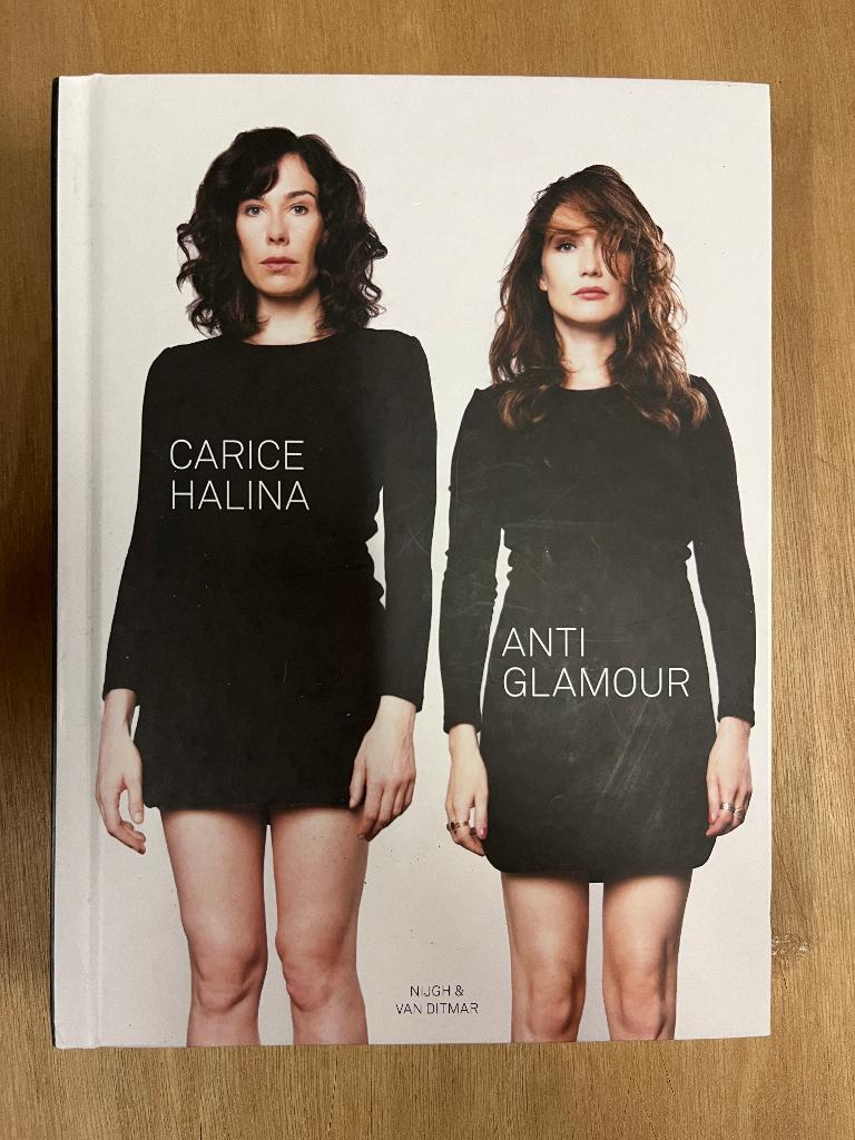 boek: 	Carice & Halina, Anti Glamour,, Ophalen of Verzenden, Zo goed als nieuw, Carice & Halina