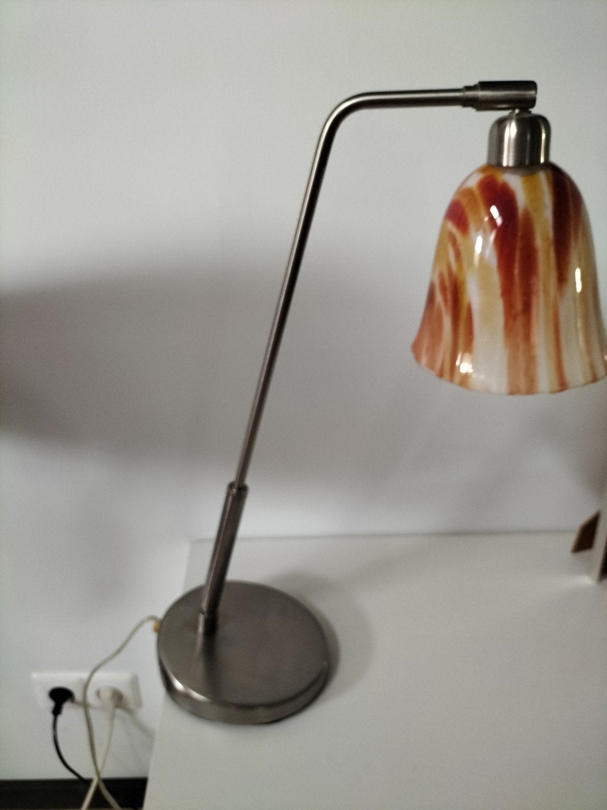 Moderne tafellamp met glazen kap, Bureaulamp, Gebruikt, Met stekker, Meerkleurig