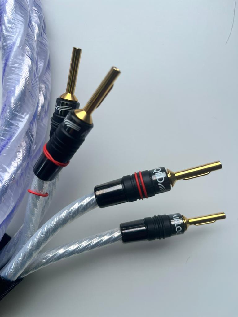 QED Signature Genesis Silver Spiral (2x 1.5m) – Airloc Plugs, Verzenden, Zo goed als nieuw, Minder dan 2 meter, Luidsprekerkabel