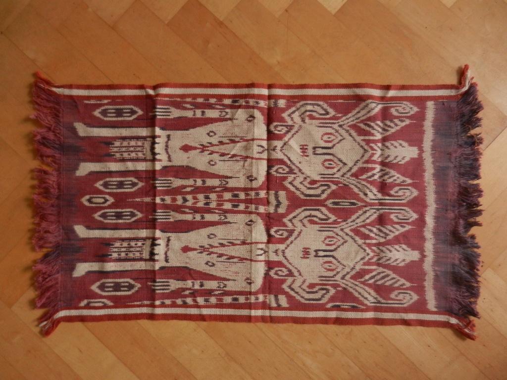 Fraaie doek met twee mensfiguren Indonesie Sumba 69 x 43 cm, Antiek en Kunst, Ophalen of Verzenden