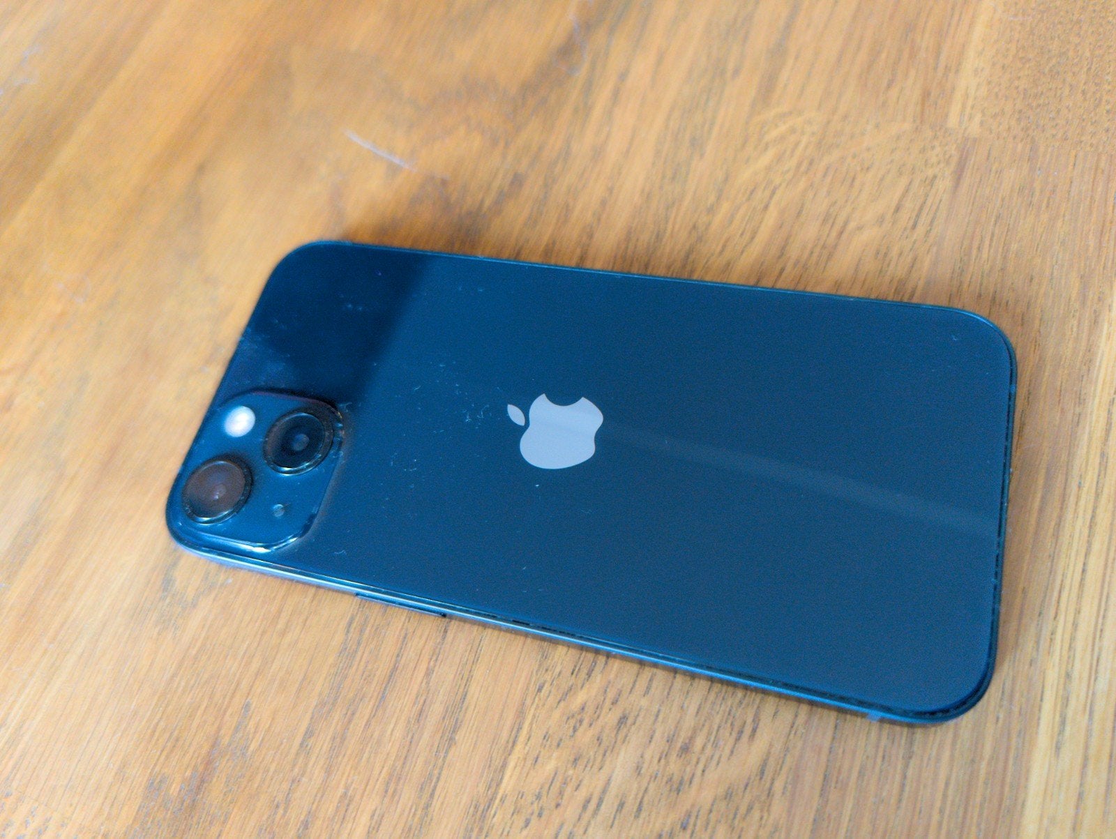 Foto 7 van iPhone 13 128GB Blauw met Apple Watch Series 3