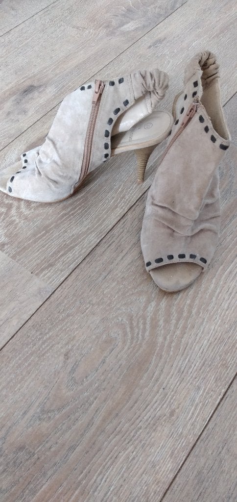 Dames schoenen €5,00/€10,00 per paar, Ophalen of Verzenden, Zo goed als nieuw, Zwart, Sneakers of Gympen