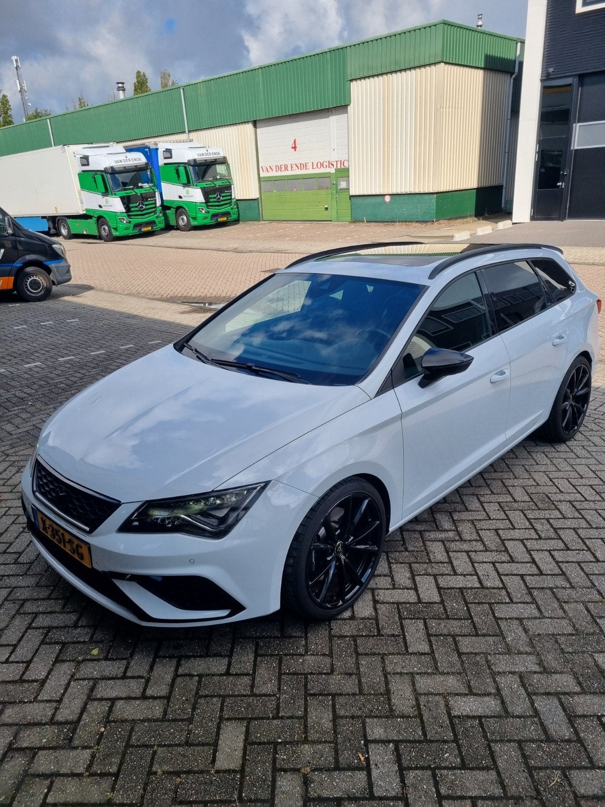 Seat Leon 2.0 TSI 300PK 4DRIVE Dsg-7  ACC Alcantara Pano, Auto's, Seat, Automaat, 750 kg, 4 cilinders, 1984 cc