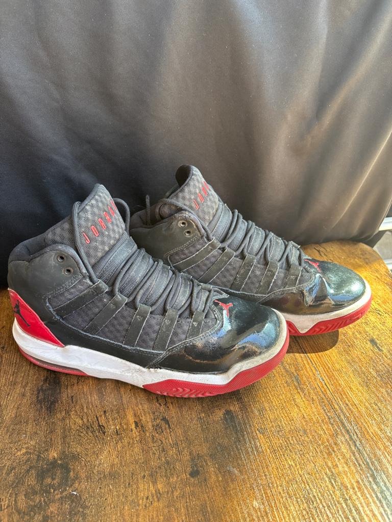 Jordan sneakers zwart rood maat 40, Ophalen of Verzenden, Gedragen, Zwart, Sneakers of Gympen