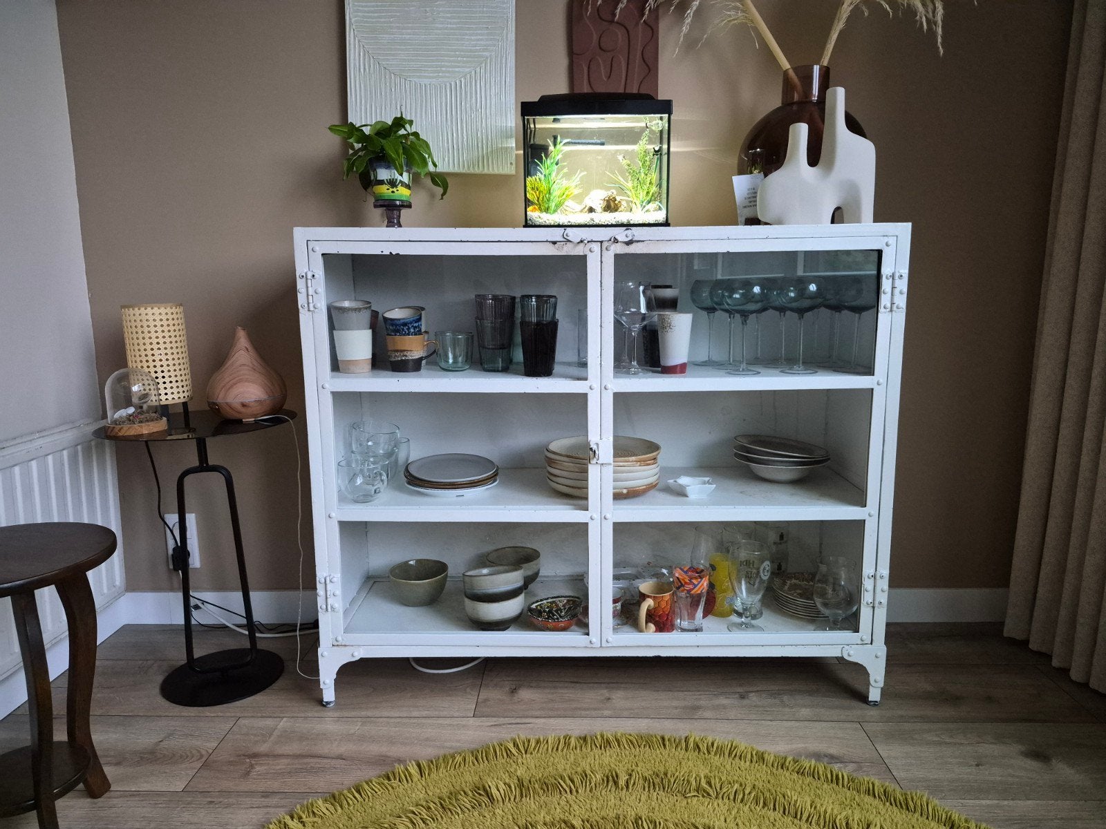Industriele retrolook vitrinekast, Ophalen, 100 tot 150 cm, Glas, 25 tot 50 cm