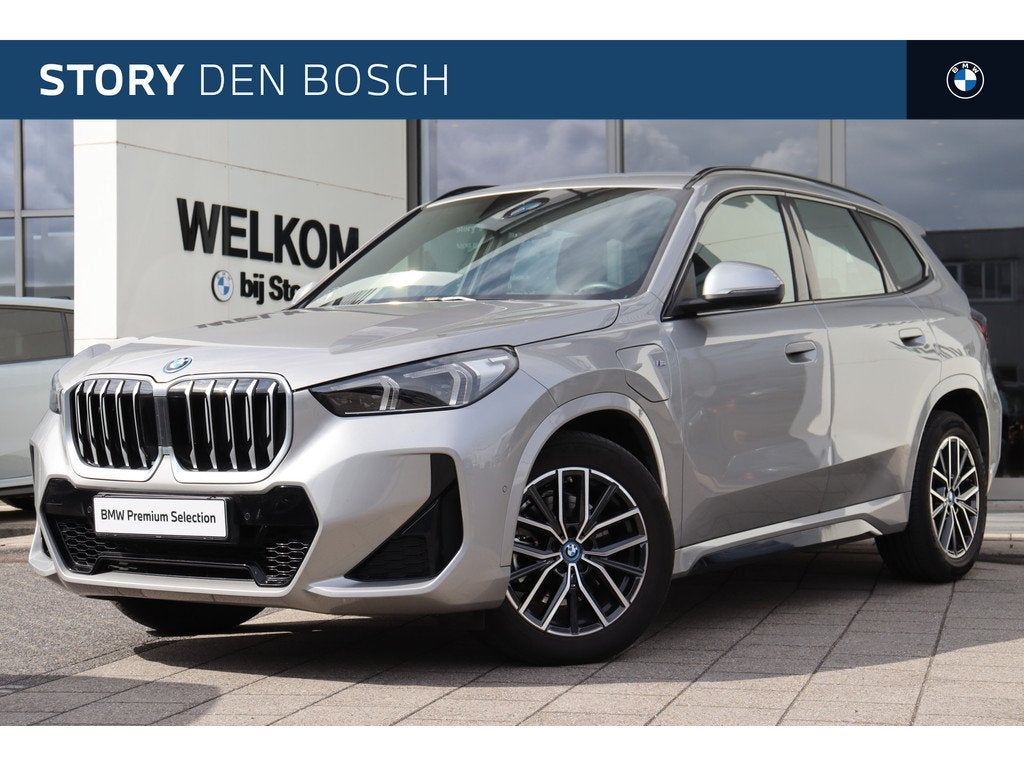 BMW X1 xDrive25e M Sport Automaat / Sportstoelen / Comfort A, Auto's, BMW, 136 pk, Gebruikt, Zwart, Met garantie (alle)