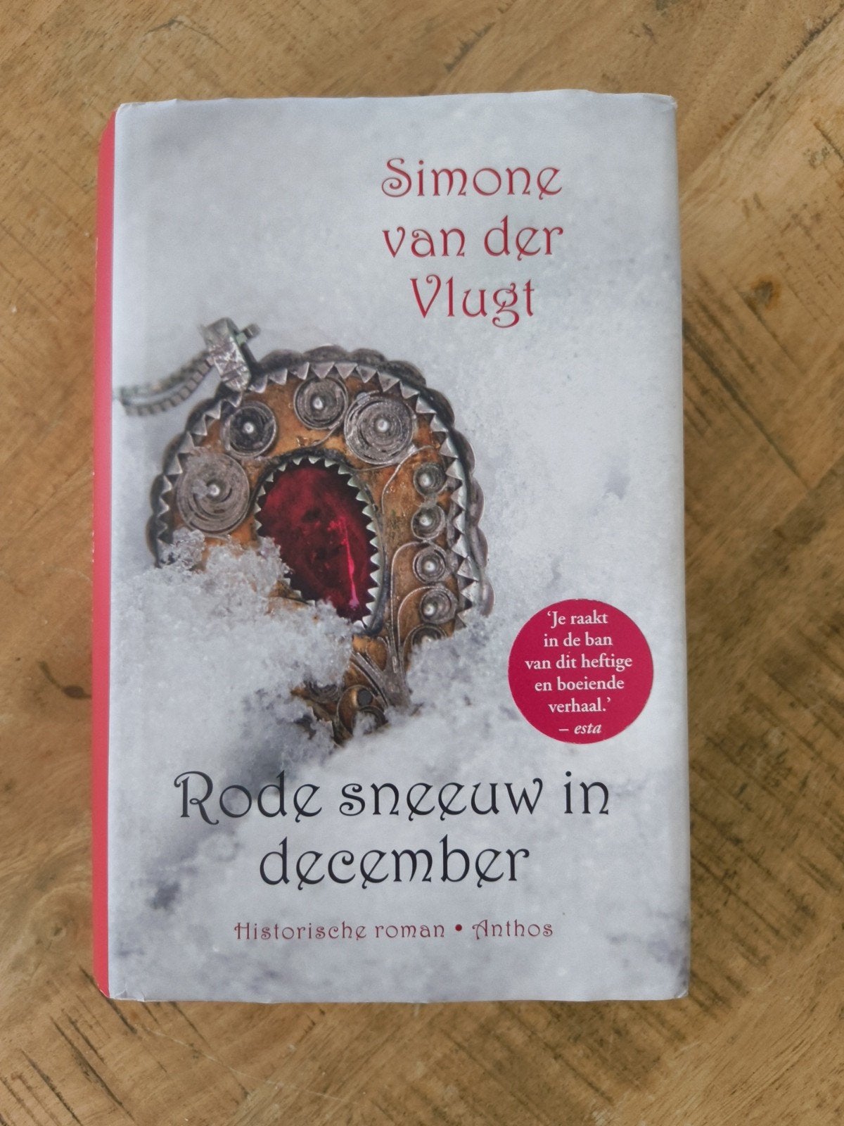 Rode sneeuw in december - Simone van der Vlugt, Boeken, Ophalen of Verzenden, Gelezen, Simone van der Vlugt