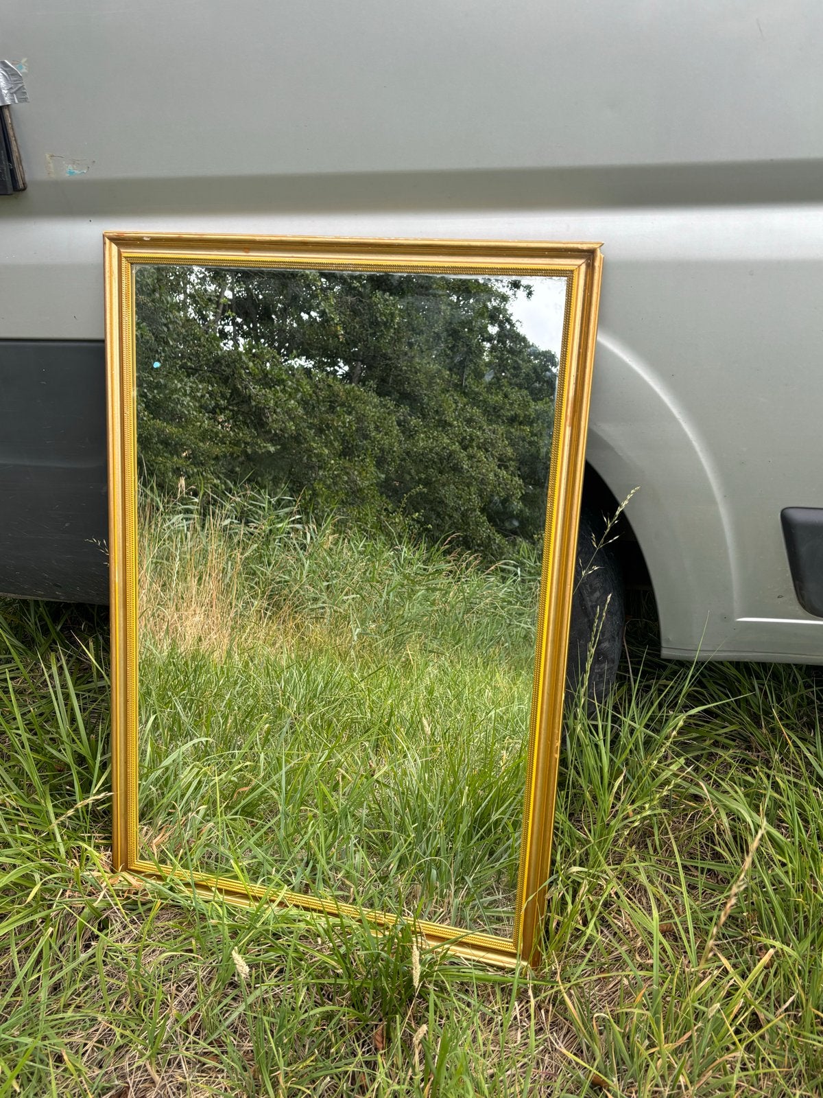 Grote spiegel met gouden lijst, Antiek en Kunst, Antiek | Spiegels, 50 tot 100 cm, 100 tot 150 cm, Rechthoekig, Ophalen of Verzenden