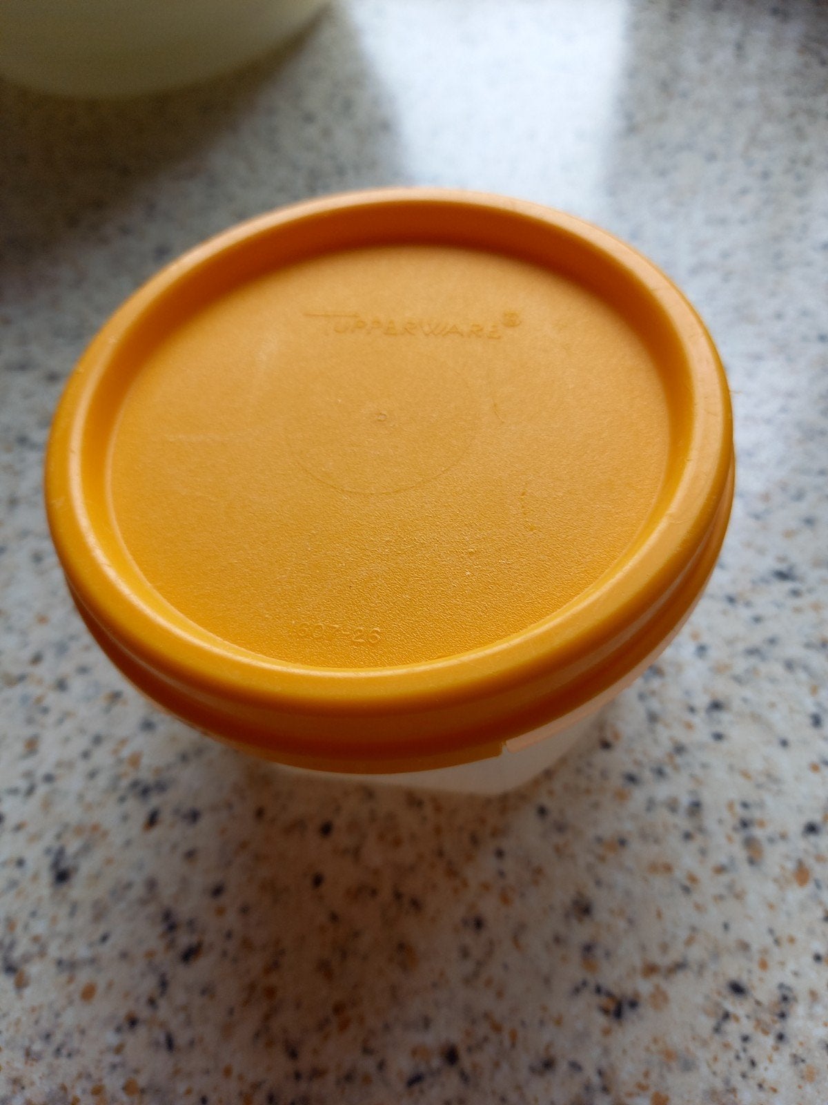 Tupperware bewaardoosje 200 ml met oranje deksel, Gebruikt, Bewaardoos, Oranje, Ophalen of Verzenden