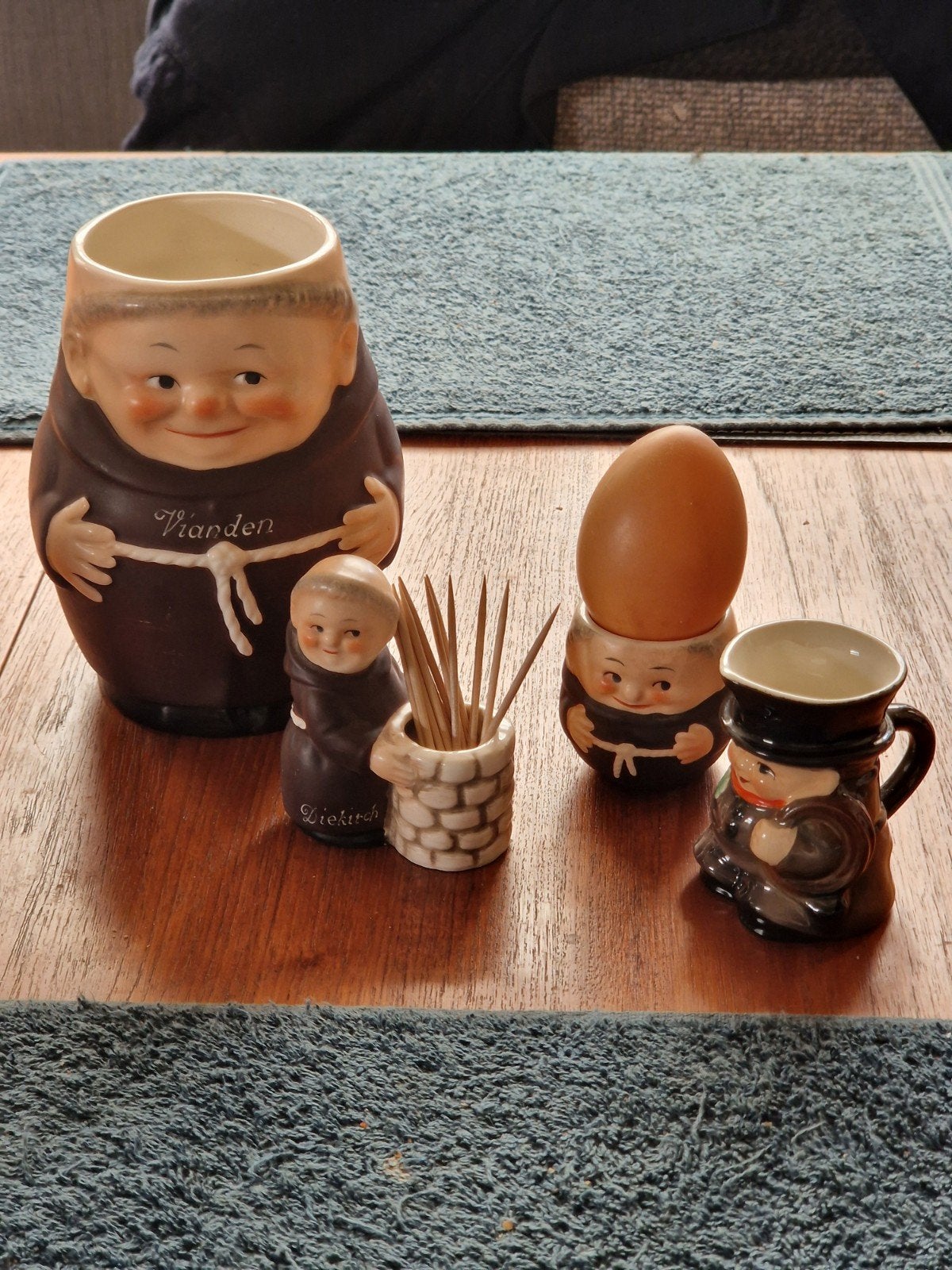 Lot van 4stuks Goebel 3xMonnik/1xSchoorsteenveger, Ophalen of Verzenden, Gebruikt, Hummel