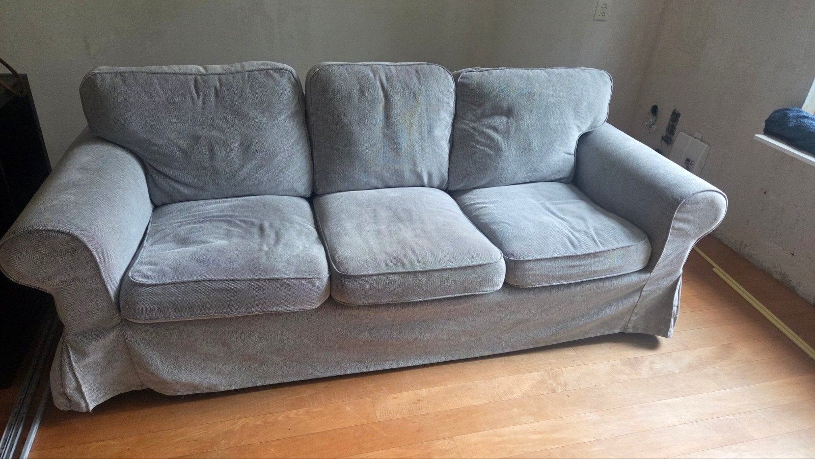 Ikea ektorp grijze 3 zitsbank, Huis en Inrichting, Banken | Bankstellen, Ophalen, Gebruikt, Driepersoons, 75 tot 100 cm