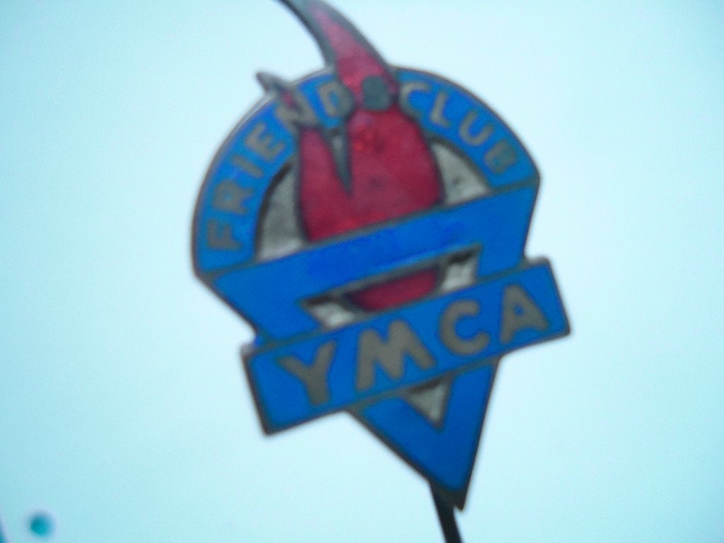 speldje YMCA Friendsclub, Ophalen of Verzenden, Zo goed als nieuw, Overige onderwerpen