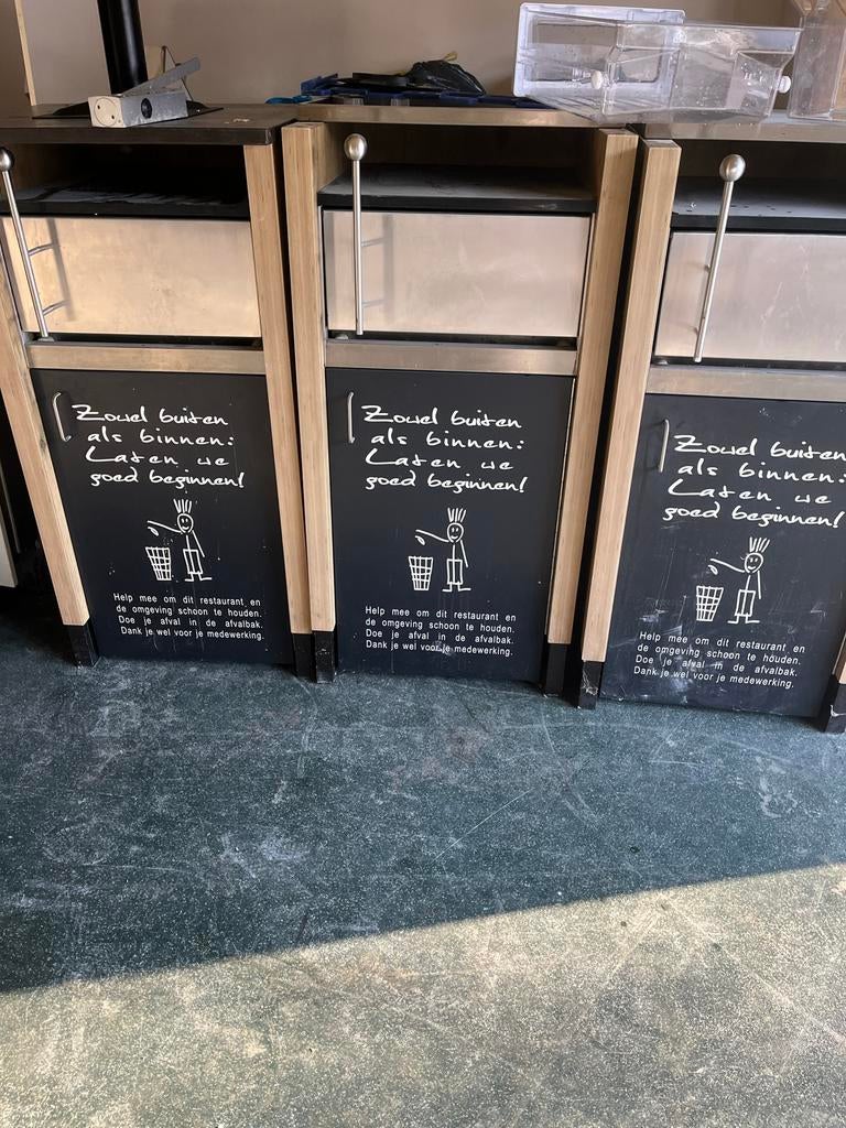 Afvalstation met houten frame en panelen, Ophalen of Verzenden, Gebruikt