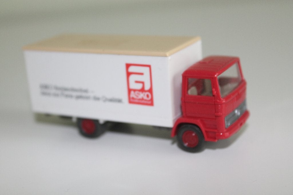 Wiking Mercedes LP 1317 met kofferopbouw 'Asko', Ophalen of Verzenden, Zo goed als nieuw, Bus of Vrachtwagen, Wiking