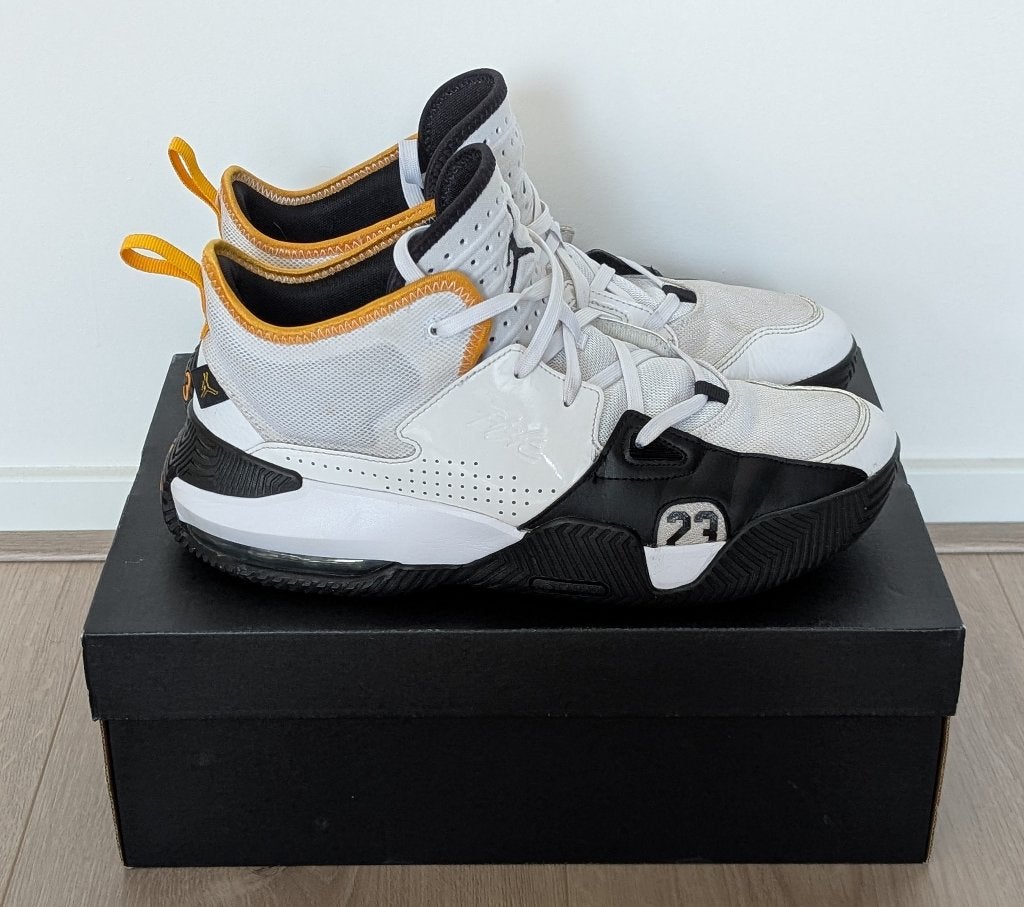 Jordan Stay Loyal 2, Wit/Zwart/Geel, Maat 45.5, Kleding | Heren, Schoenen, Air Jordan, Ophalen of Verzenden, Gedragen, Wit