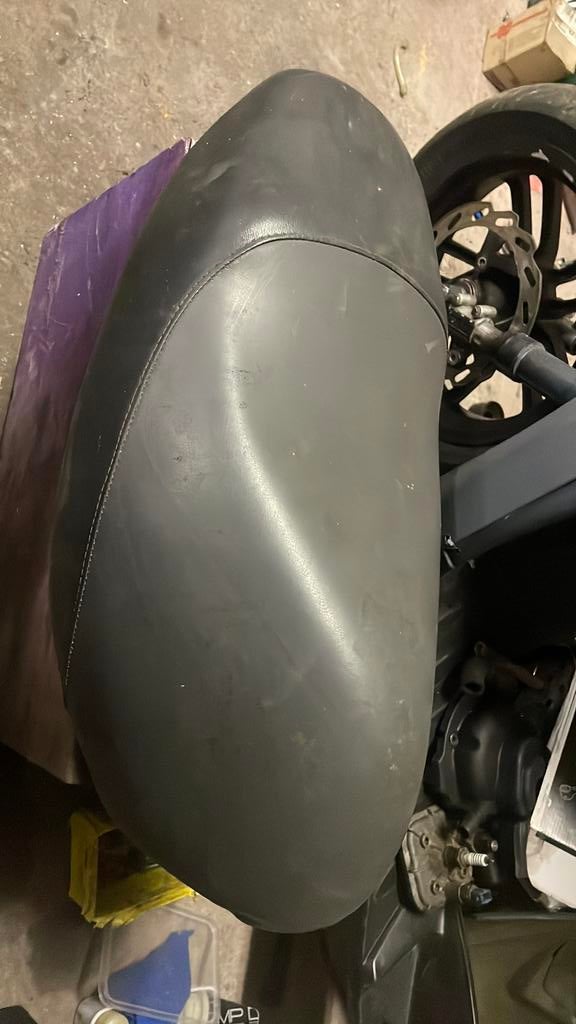 Peugeot buxy zadel, Fietsen en Brommers, Brommeronderdelen | Scooters, Ophalen of Verzenden, Zo goed als nieuw, Zadel, Peugeot