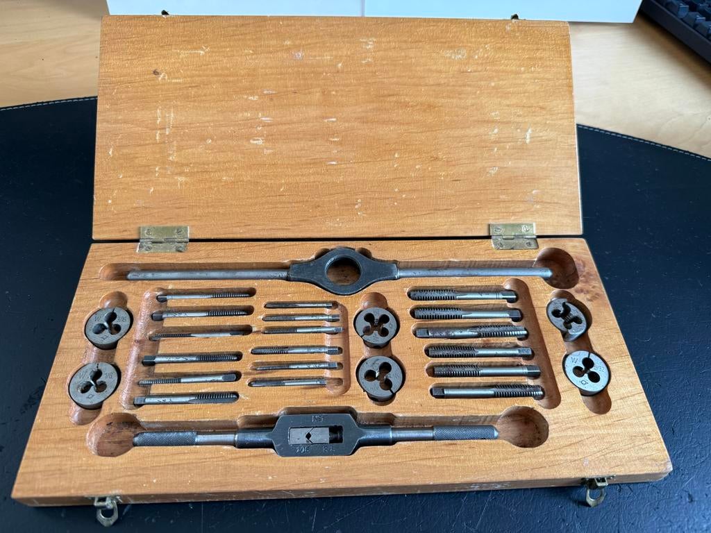 Vintage Schroefdraadset Warrior in houten kist, Ophalen, Gebruikt